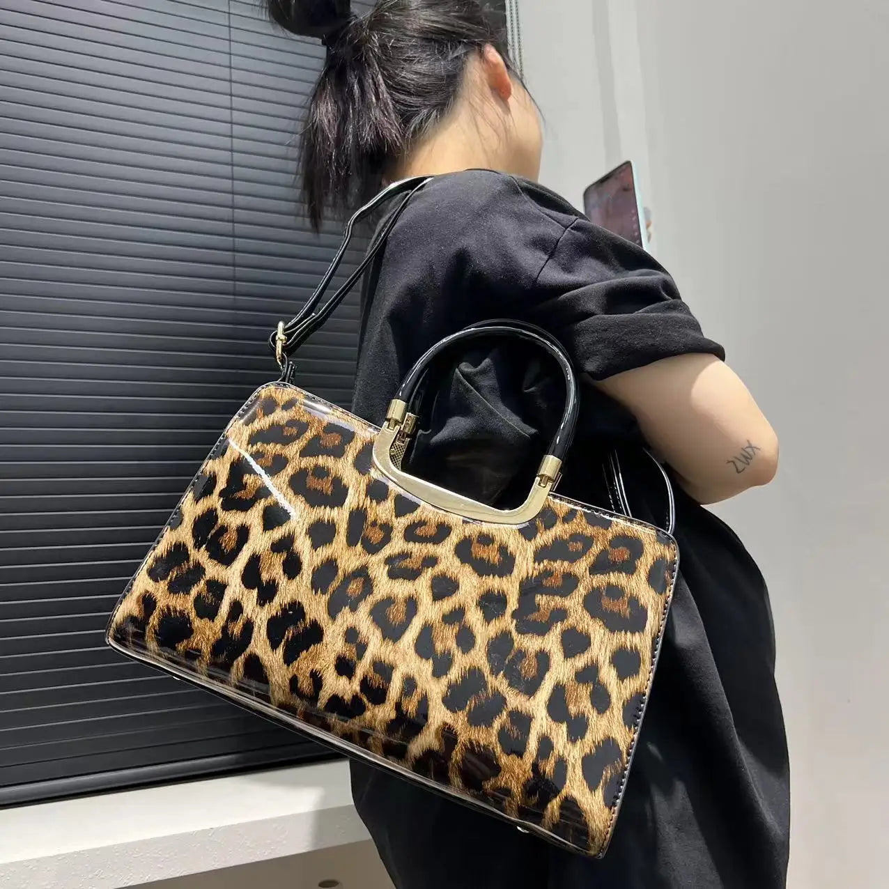 Fashionable Leopard Print Glossy Handbag for Every Occasion